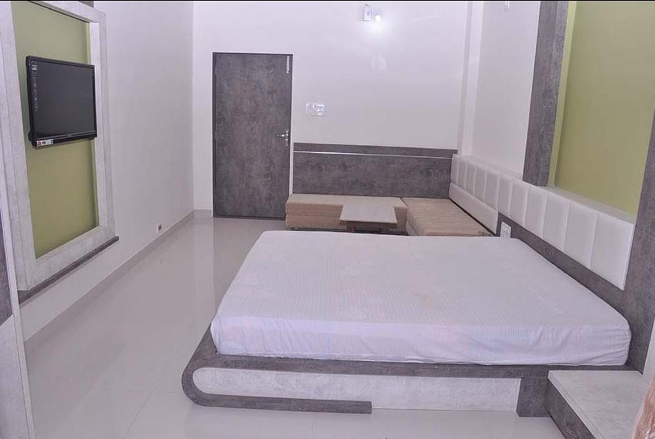 Hotel Amar Palace Abu Road Bagian luar foto