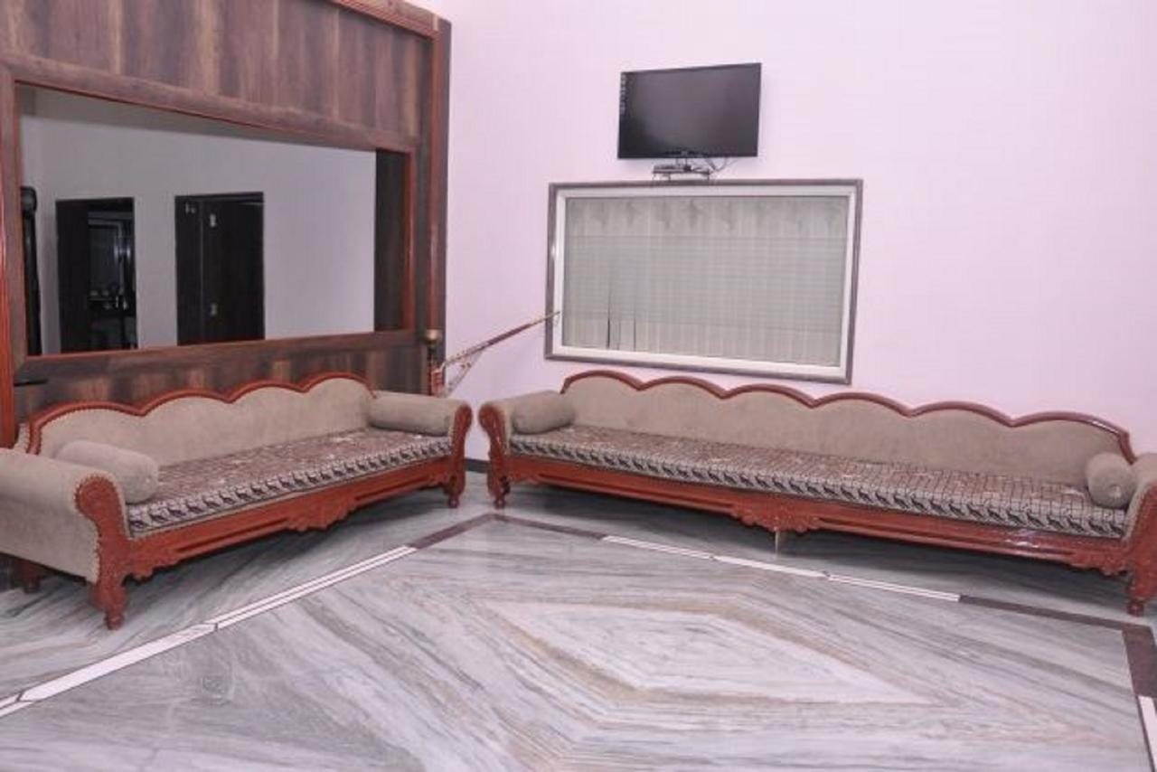 Hotel Amar Palace Abu Road Bagian luar foto